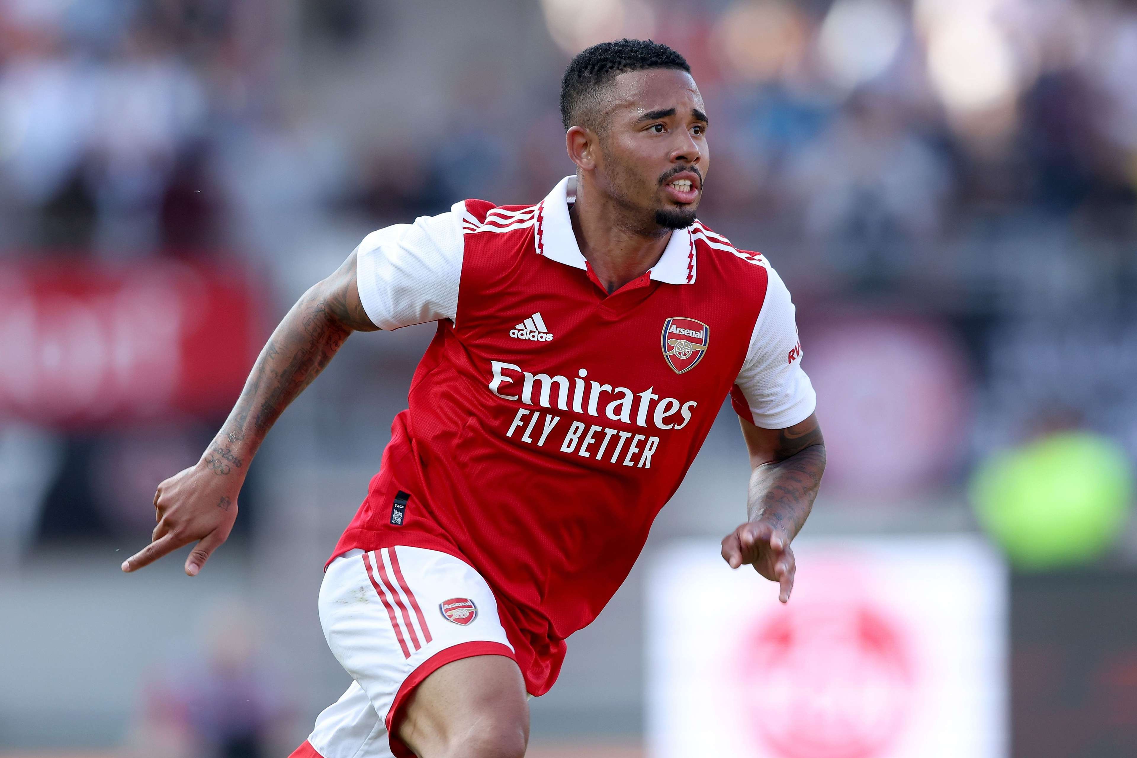 4月14日精彩英超足球对决预告引发球迷热议和期待